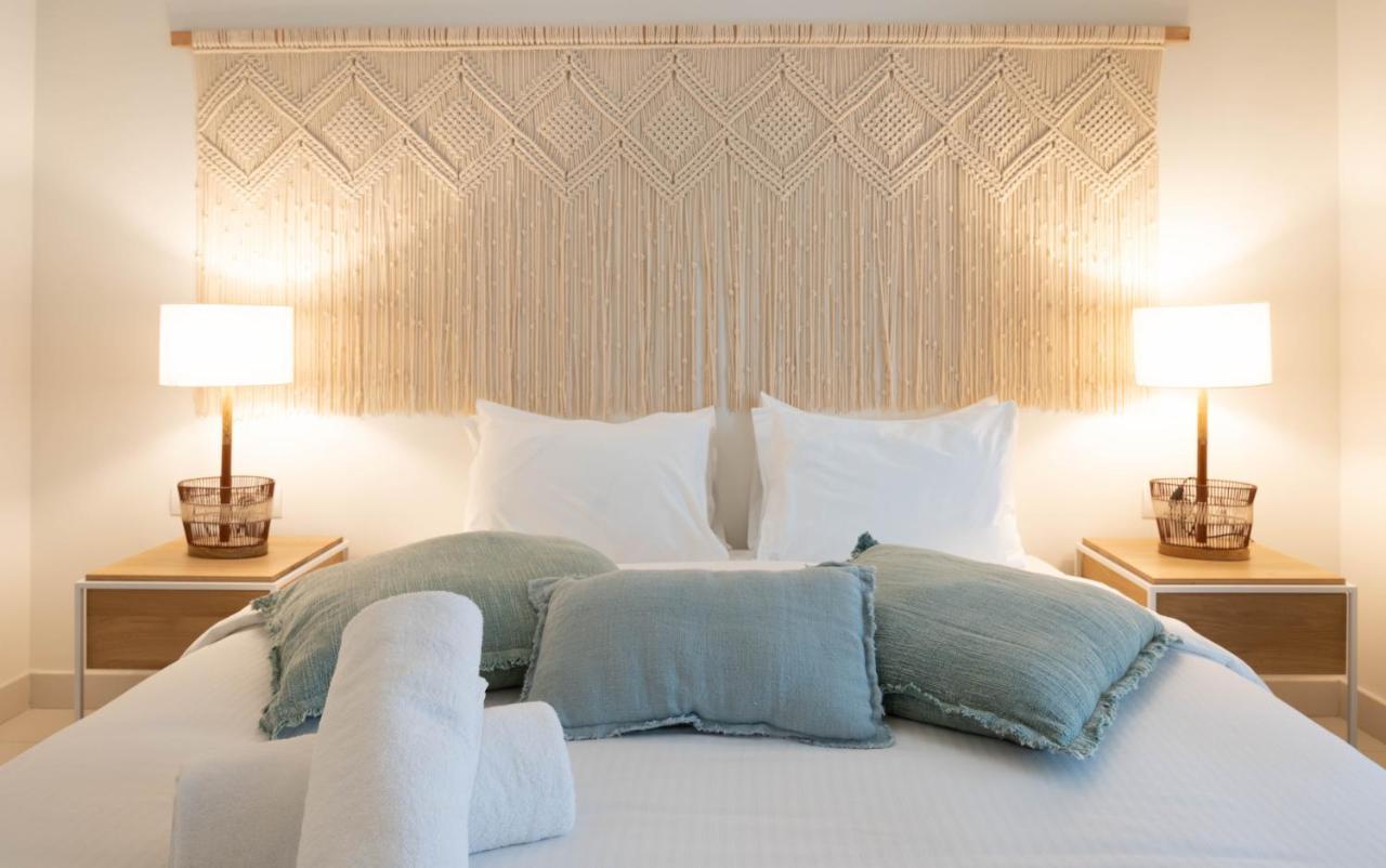 Cloud 7 Residences Ayla 亚喀巴 外观 照片 A bed with a headboard